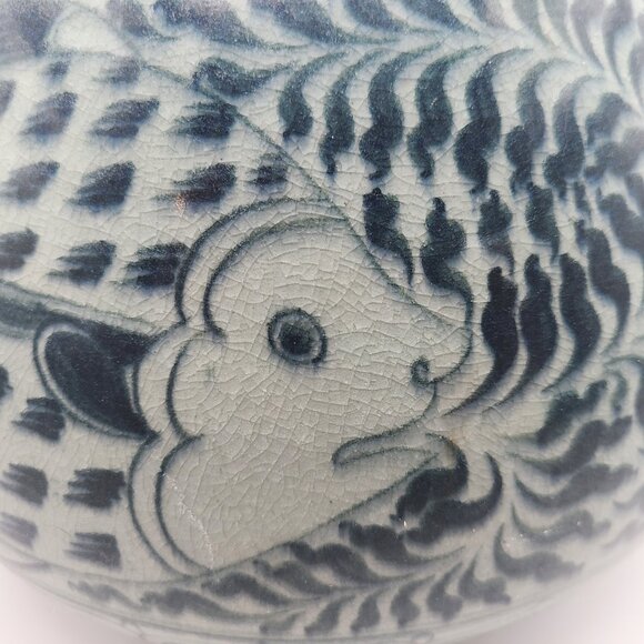 Vintage Heavy Bulbous Celadon Blue Asian Fish Motif Vase Unsigned Crazed Finish - Picture 13 of 15